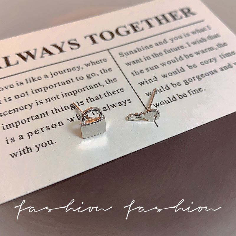 Korean-style creative lock head key earrings, small, simple and high-end design sense, individual ear studs, light luxury and unique earrings, trendy details Picture