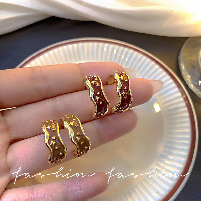 Hong Kong-style star-shaped C-shaped retro high-end earrings, a niche design for women with oil and gas drops, s925 silver needle earrings full figure