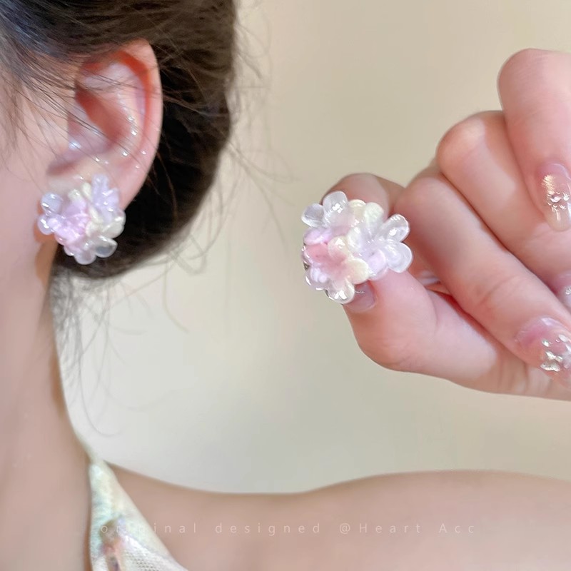 Sweet and elegant blue resin flower earrings with a clear and transparent touch, a versatile and elegant stud accessory for women details Picture
