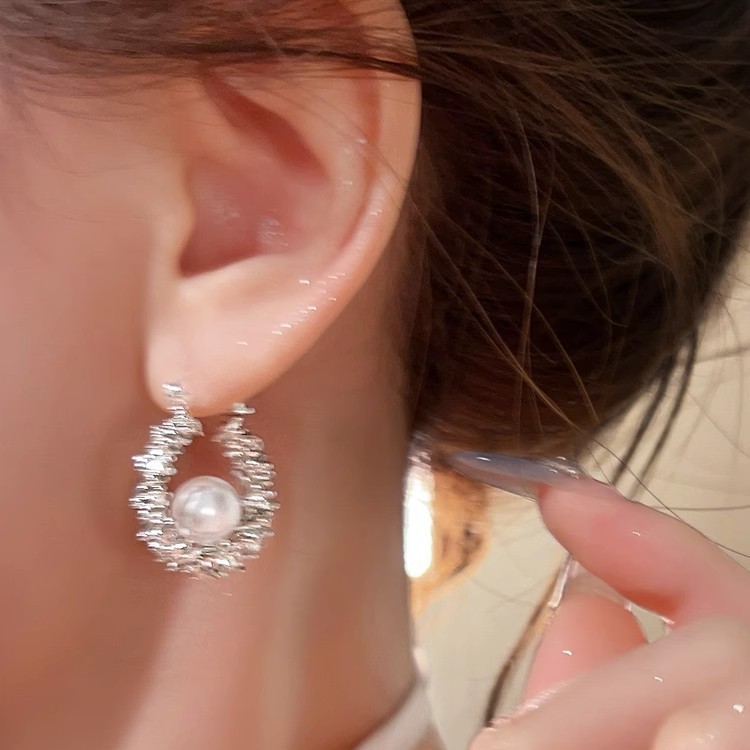 Exquisite and light luxury silver pearl earrings for women, 2025 new bestseller, high-end stud earrings, unique and elegant earrings details Picture