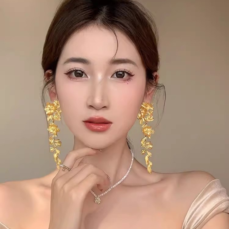 High-end, light luxury, exaggerated flower stud earrings, women's French retro style, leaf earrings, earrings, vintage earrings wholesale Specification drawing