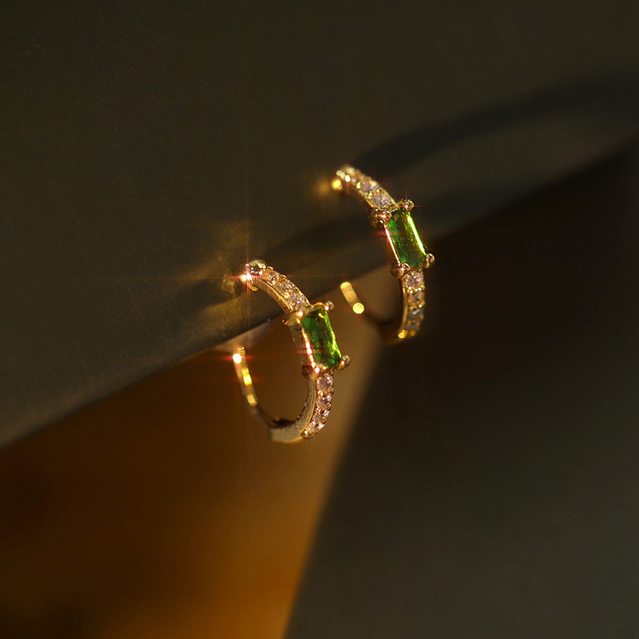 French retro emerald zircon earrings, a niche design for women with a sense of high-end micro-inlaid earrings, Korean version of internet-famous stud earrings full figure