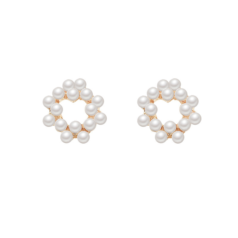 Korean fashion new style, super fairy pearl earrings, elegant and noble lady style, simple and versatile stud earrings, factory direct sales for women Item Picture