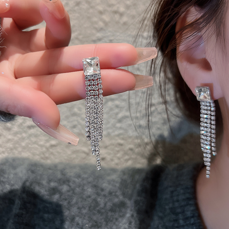 S925 Silver Needle rhinestone Tassel Earrings, a new and niche design in 2023, are high-end and luxurious earrings for women details Picture