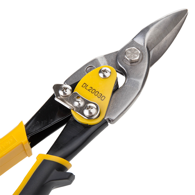 Deli aviation shears DL20030 straight head, left and right bends, 10-inch manual shearing plate, 250mm iron sheet aviation shears Application Scenario