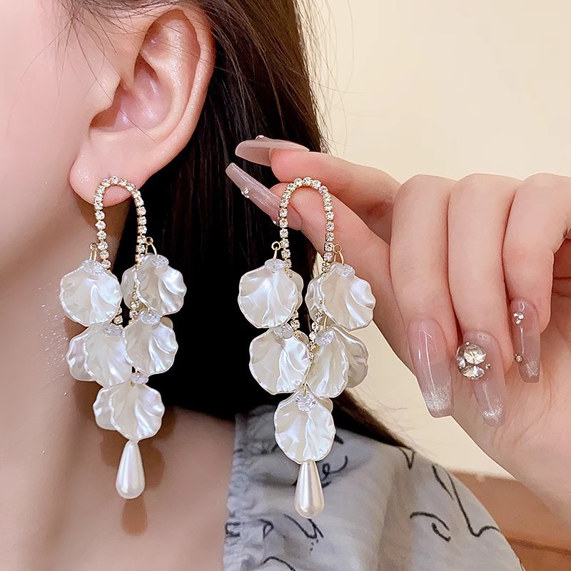 Silver needle pearl flower long tassel earrings, light luxury and fashionable design sense, exaggerated and grand, high-end earrings full figure