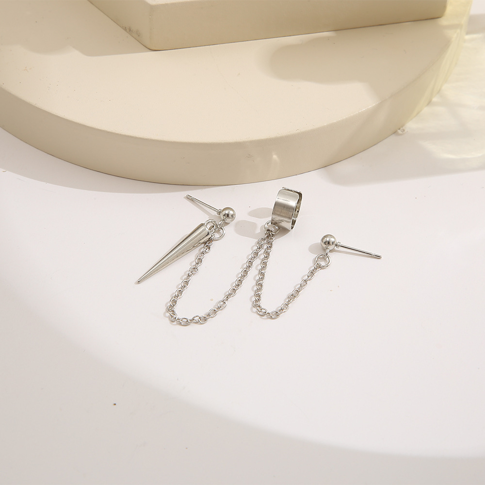 New cross-border earrings from Europe and America, unique punk chain ear clips, single long tassel, pointed cone, no ear holes, ear clips Application Scenario