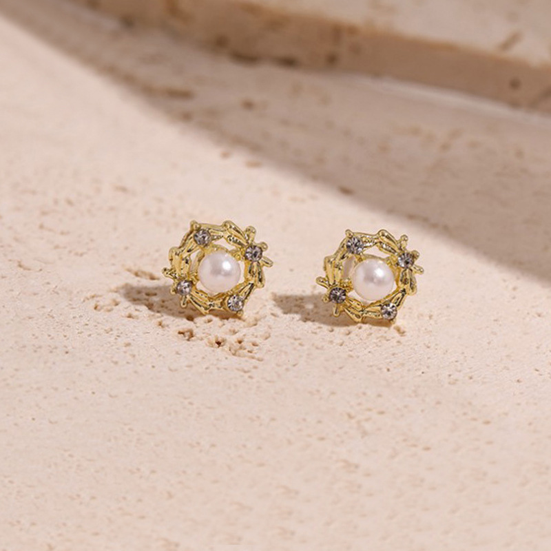 Silver Needle S925 Korean pearl and rhinestone hollowed-out garland stud earrings and small accessories, one-piece dropshipping Specification drawing