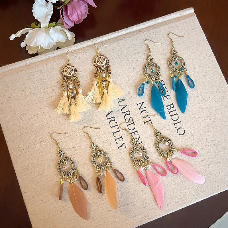 Super fairy tassel feather silver needle earrings, women's niche retro exotic ethnic style stud earrings, Bohemian earrings and ear hangers Application Scenario