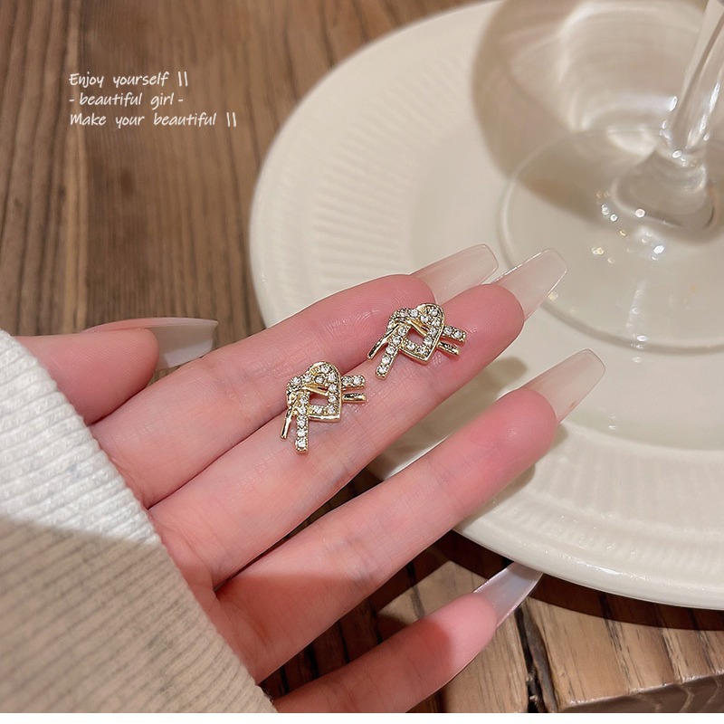 Korean simple and individual knotted heart-shaped earrings with diamonds, small, versatile and fashionable design stud earrings details Picture