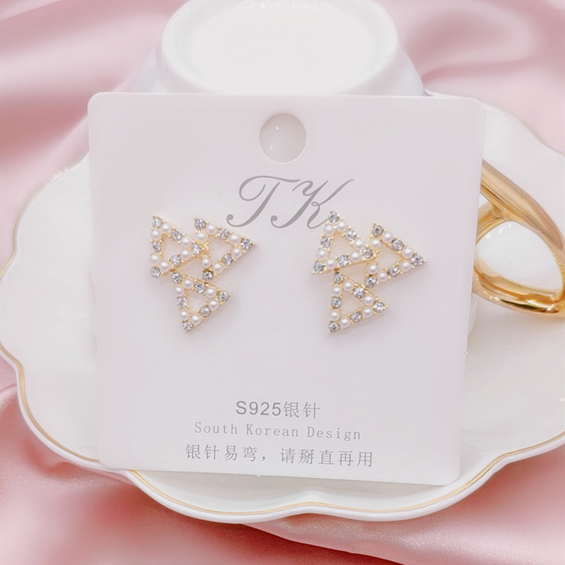 Factory direct sales s925 silver needle simple and elegant pearl stud earrings for women, small and personalized triangular stacked geometric earrings Application Scenario