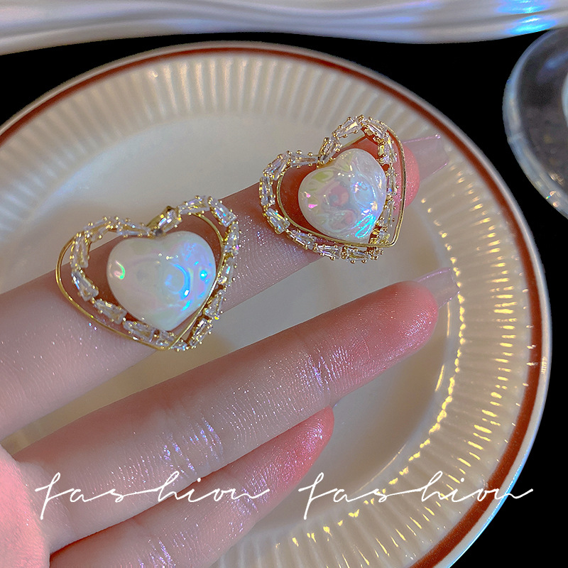 Earrings 2023 New trendy pearl earrings for women, a light luxury, niche and high-end heart-shaped stud accessory Specification drawing