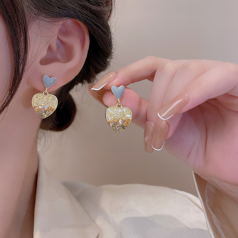 925 Silver Needle Crystal Gradient heart-shaped Earrings, high-end and elegant, popular heart-shaped earrings and accessories, elegant wholesale Application Scenario