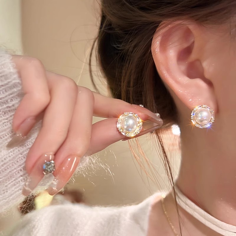 Simple and versatile pearl zircon stud earrings s925, silver needle, niche design, high-end earrings, feminine style earrings full figure