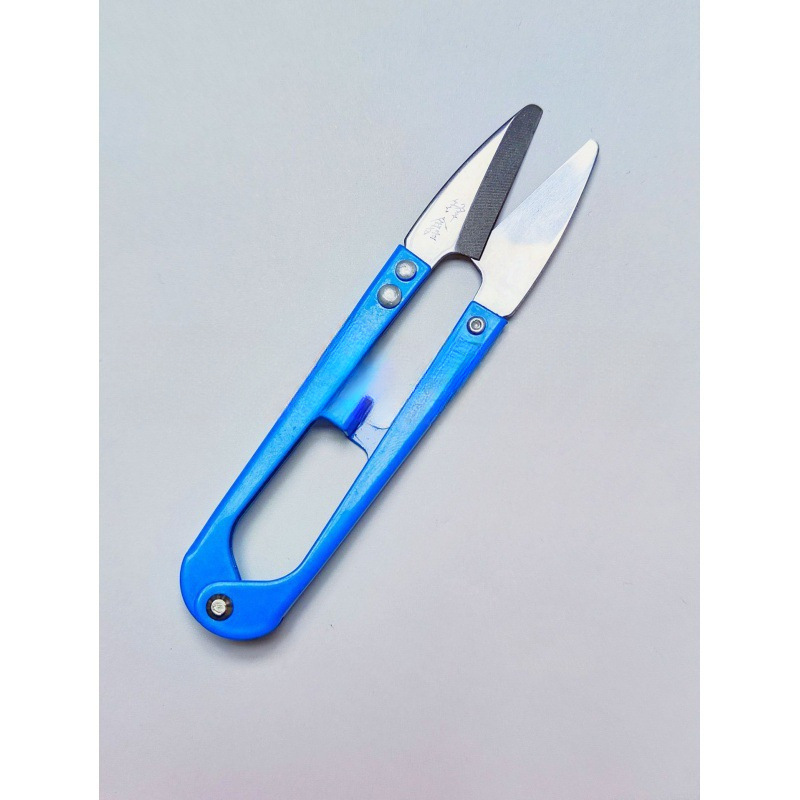 Fengxin Round Head U-shaped small scissors wholesale flat head yarn shears, clothing tailoring tools, textile thread end shears for household use Application Scenario