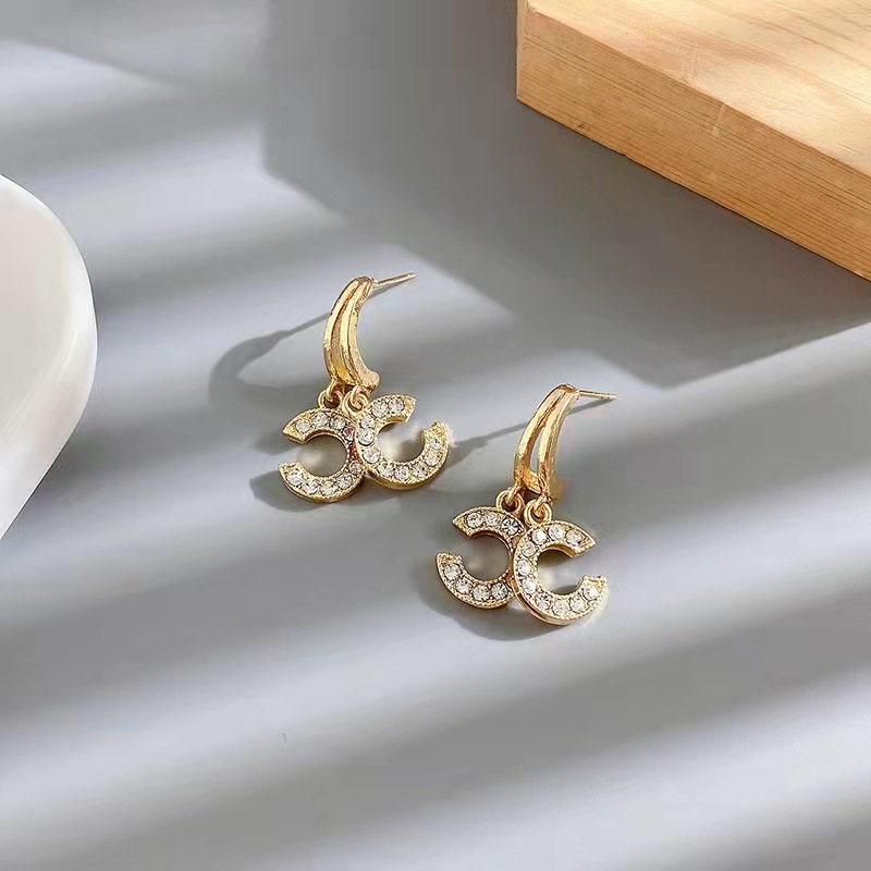 S925 silver needle studded with diamonds retro letter C earrings, a female Internet celebrity's fashionable, simple and elegant style, INS cold style stud earrings Specification drawing