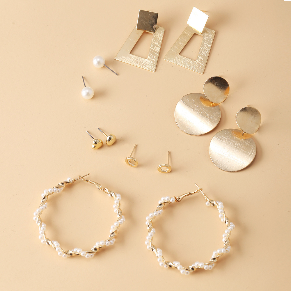 A new cross-border earring set of 6 pairs from Europe and America, featuring creative metal geometric imitation pearl circular stud earrings Application Scenario