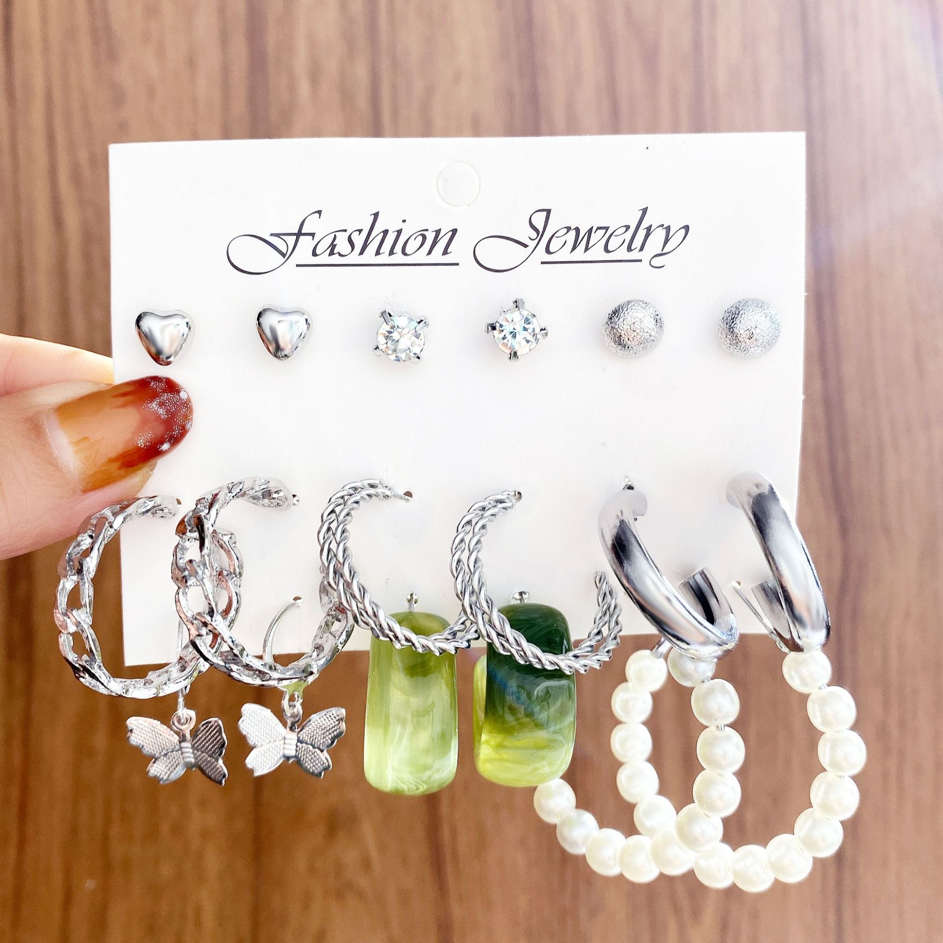 Creative and personalized butterfly stud earring set of 9 pairs, metal C-shaped ear rings, new European and American acrylic earrings wholesale full figure