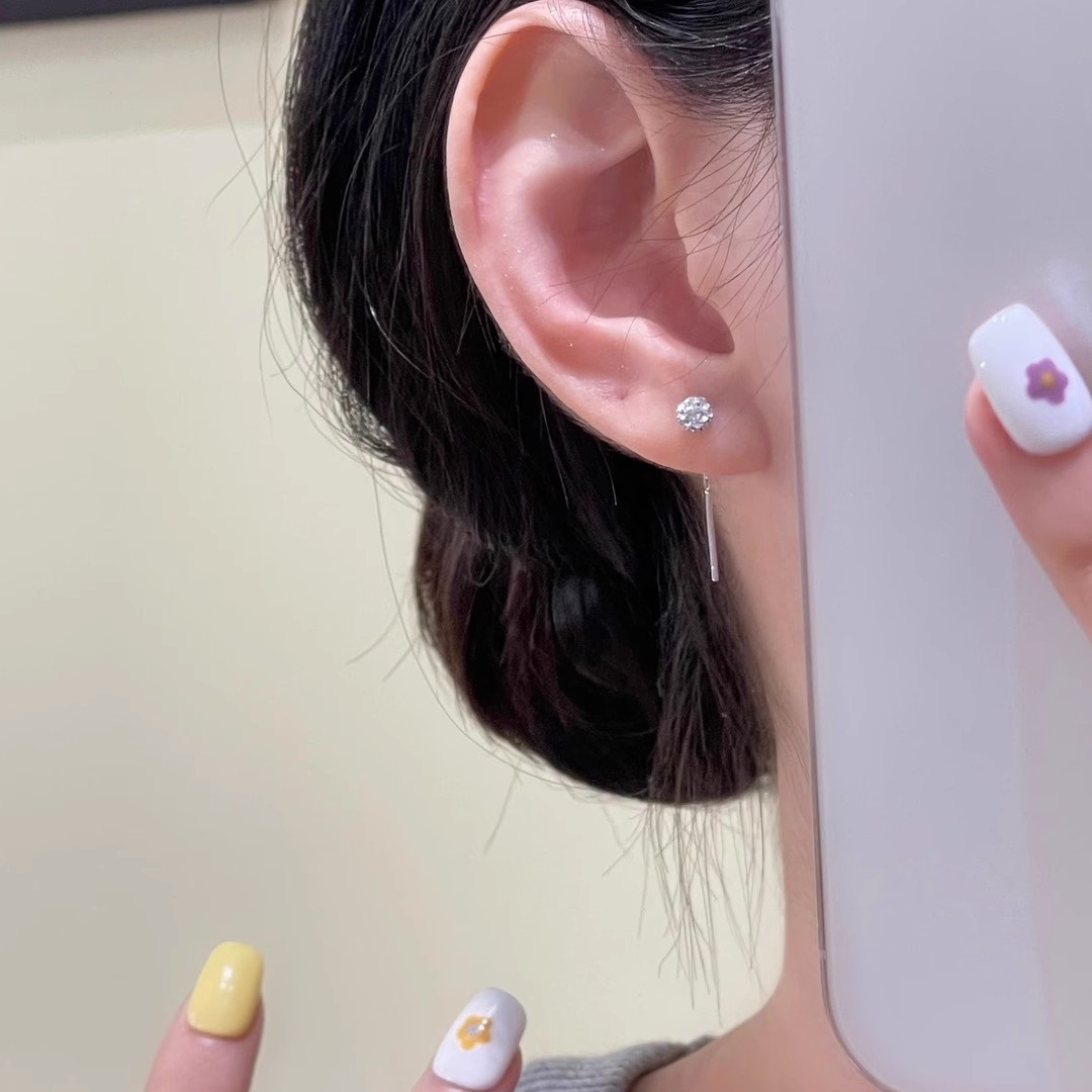 2025 Bestseller: Full Sky Star simple round ear moldings, no need to remove ear holes for sleep, small ear studs, classic and versatile earrings Application Scenario