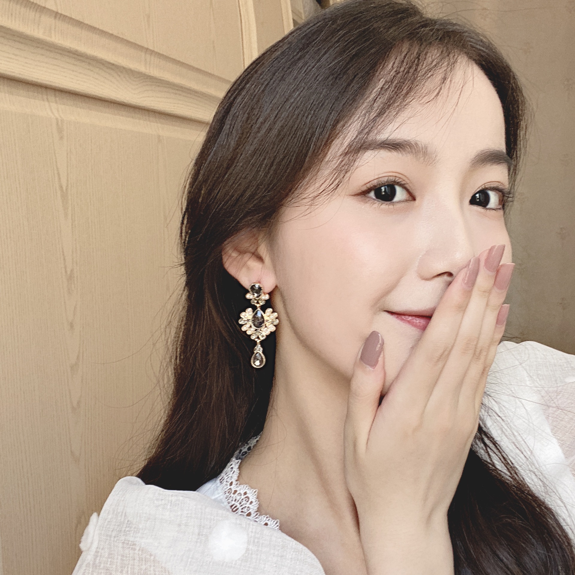French retro light luxury pearl earrings, women's court style, niche design sense, tassel stud earrings S925 silver needle earrings Application Scenario