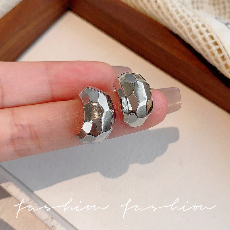 European and American niche matte metal brushed and cut silver earrings, trendy and individualistic, irregular stud earrings details Picture