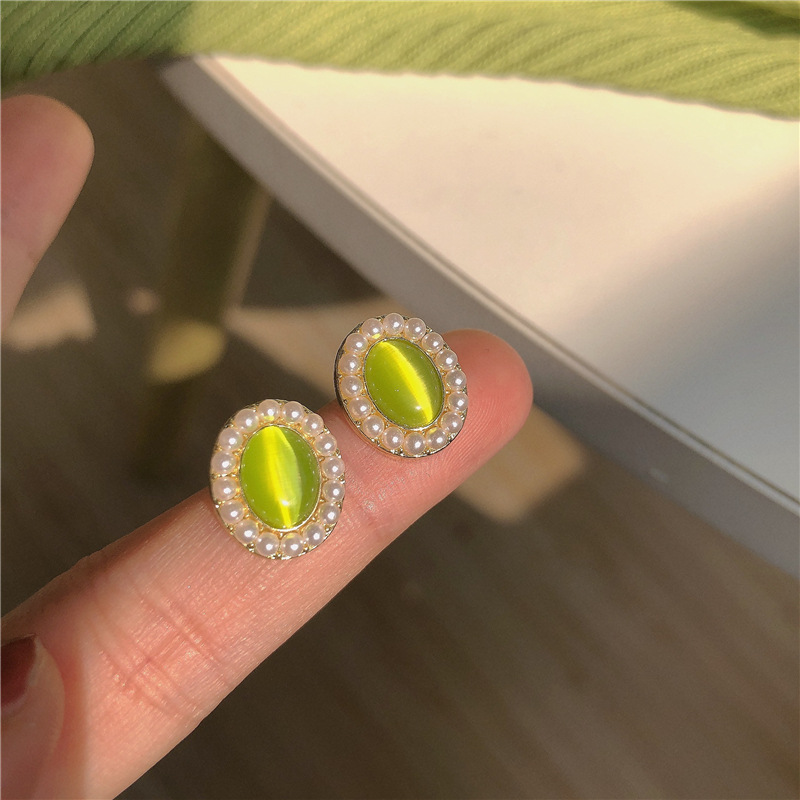 French oval pearl earrings in Hepburn style, simple cat's eye stone, versatile stud earrings, high-end and small earrings wholesale Specification drawing