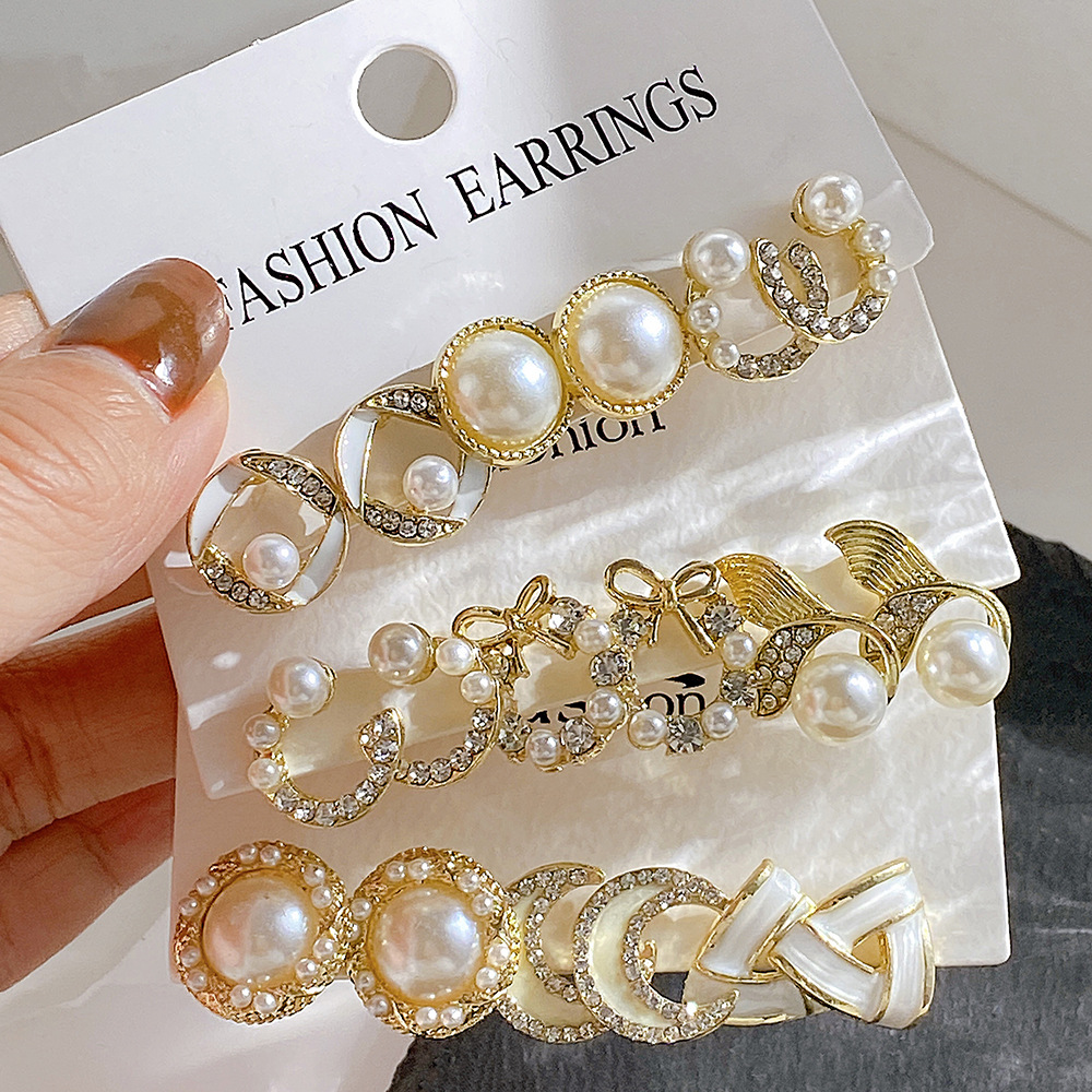 A 3-piece set of fashionable and elegant cross-border Instagram bow fishtail imitation pearl moon stud earrings with rhinestones full figure