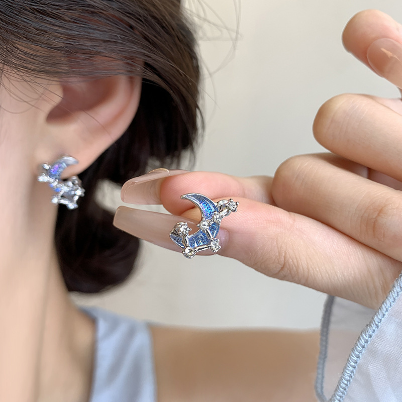 Super ethereal and clear blue moon stud earrings for women's Instagram niche, dreamy and versatile design earrings. New zircon earrings are trendy full figure