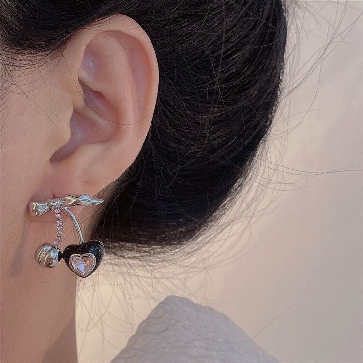 The new sweet cherry earrings exude a girlish charm, with a unique and sweet style. The stud earrings feature a French design and a heart-shaped look, making them the same as the popular online earrings Specification drawing