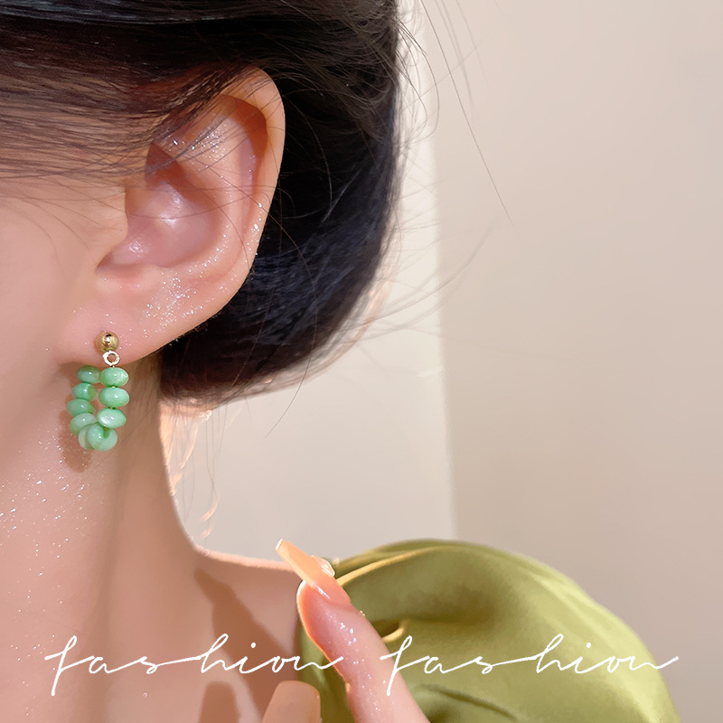 Forest-themed geometric retro style green circle earrings, unique beaded high-end ear rings, Hong Kong-style feminine whitening earrings Application Scenario