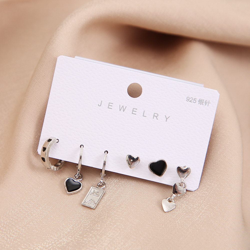 Sweet and cool style accessories, Instagram cold style heart ring six-piece set earrings, new personalized ear buckles, high-end feel Application Scenario