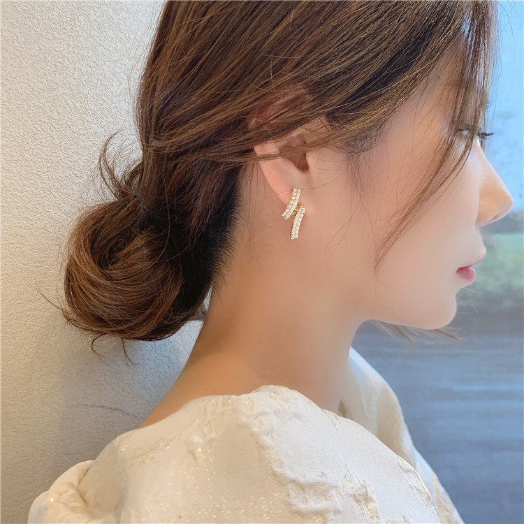 S925 Silver needle, Dongdaemun, South Korea, simple diamond-encrusted pearl unique design stud earrings, versatile, cold style earrings for trendy girls Specification drawing
