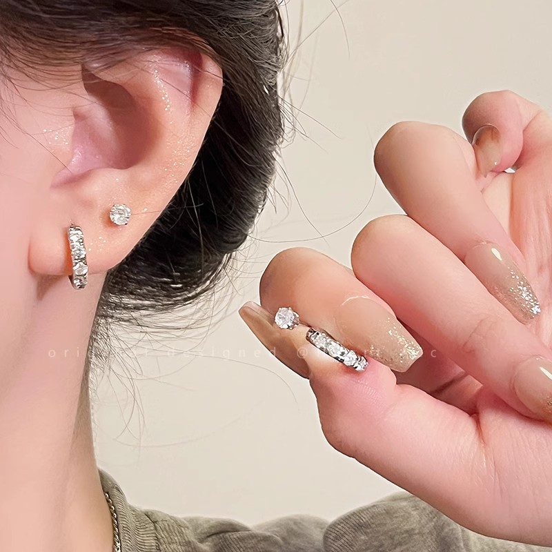 Double Ear hole earrings 2025 New bestseller Plain ring earrings, light luxury and high-end feel, exquisite circle ear buckle earrings and ear rings full figure