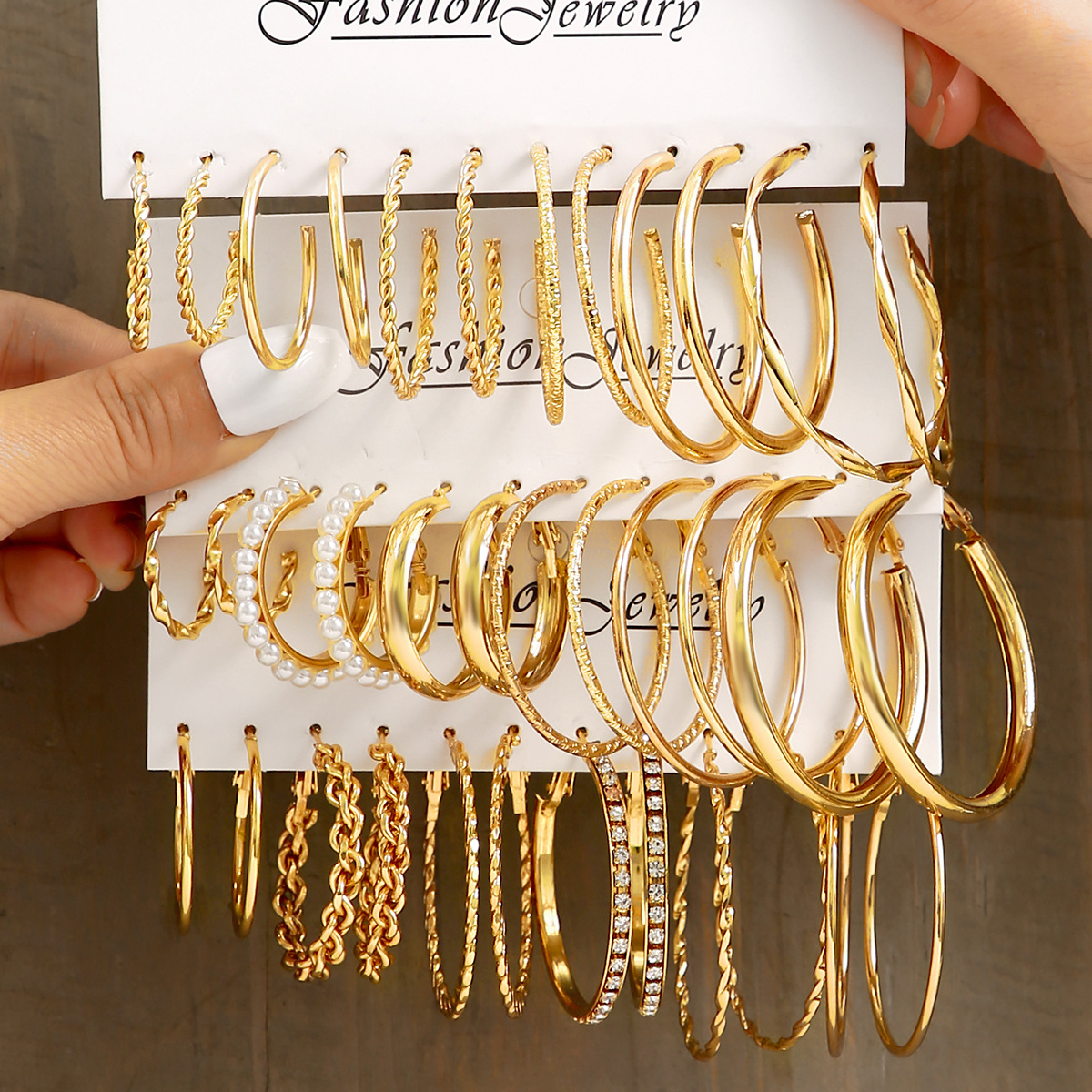 Youdaoplaceholder0 set European and American metal earrings, cross-border new ins earrings, gold C-shaped dot rhindiamond earrings for women full figure