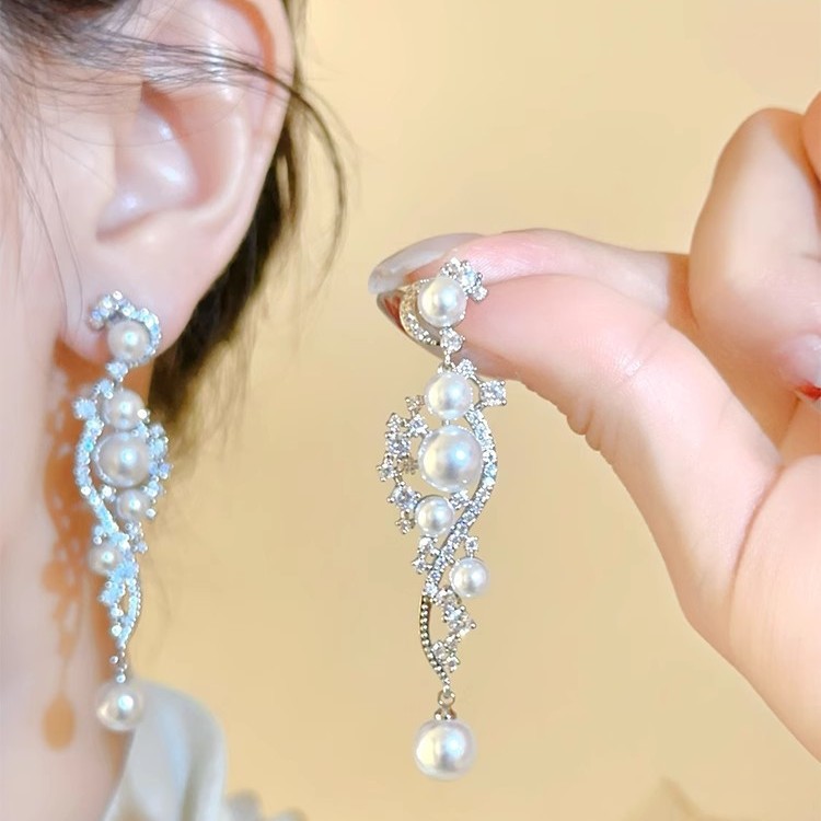 French super sparkling pearl earrings, women's light luxury, niche design sense, high-end temperament, stud earrings, long tassels, retro earrings full figure