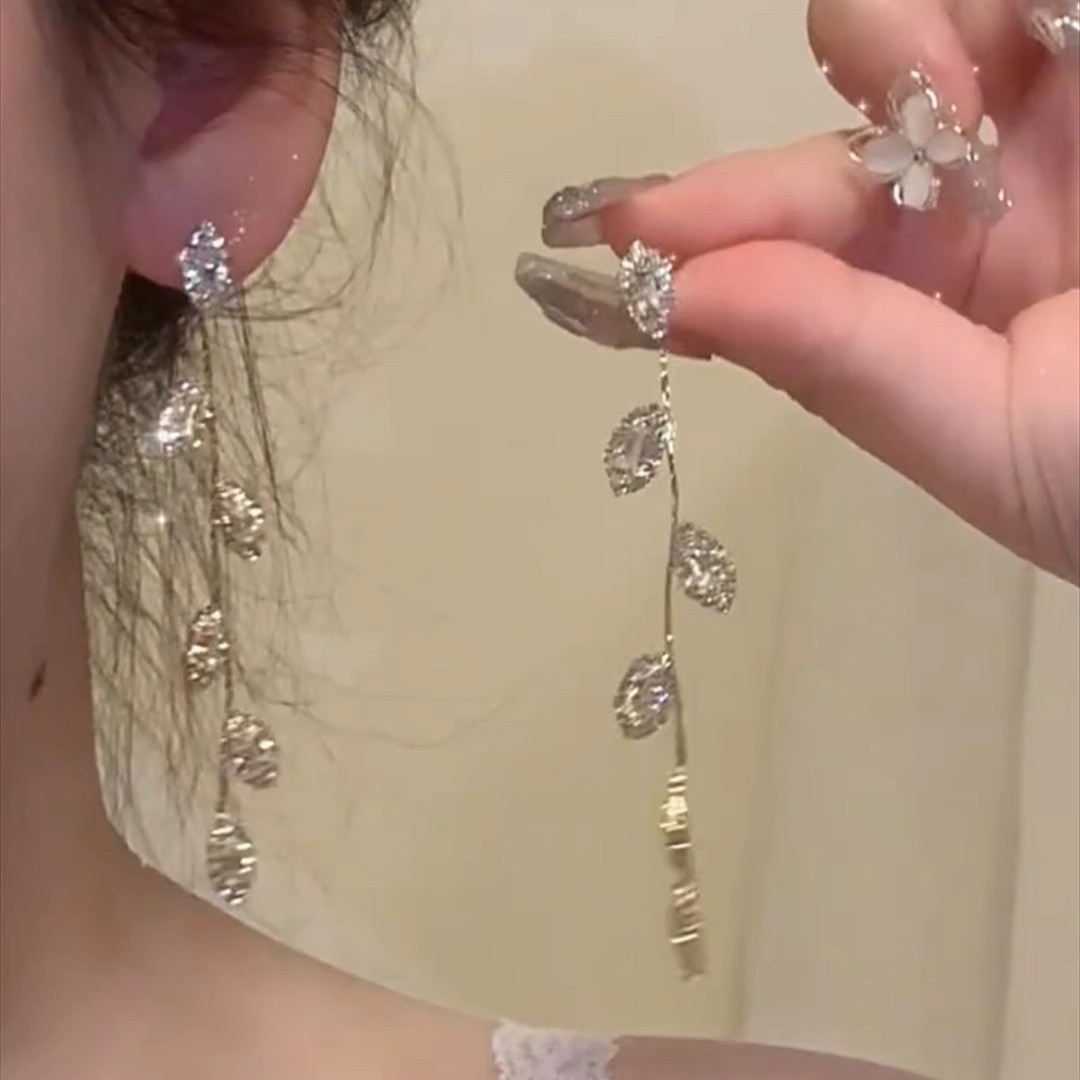 Korean-style sparkling tassel long zircon leaf earrings for women, exquisite and niche design, high-end summer new burst earrings full figure