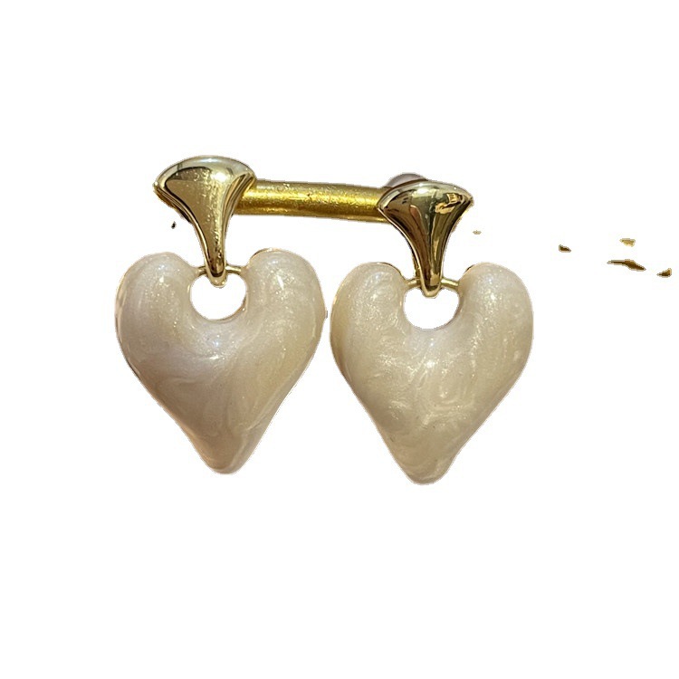 S925 Silver Needle Super Fairy Oil-dripping heart-shaped Earrings, feminine texture, niche stud earrings, fashionable and sweet Item Picture