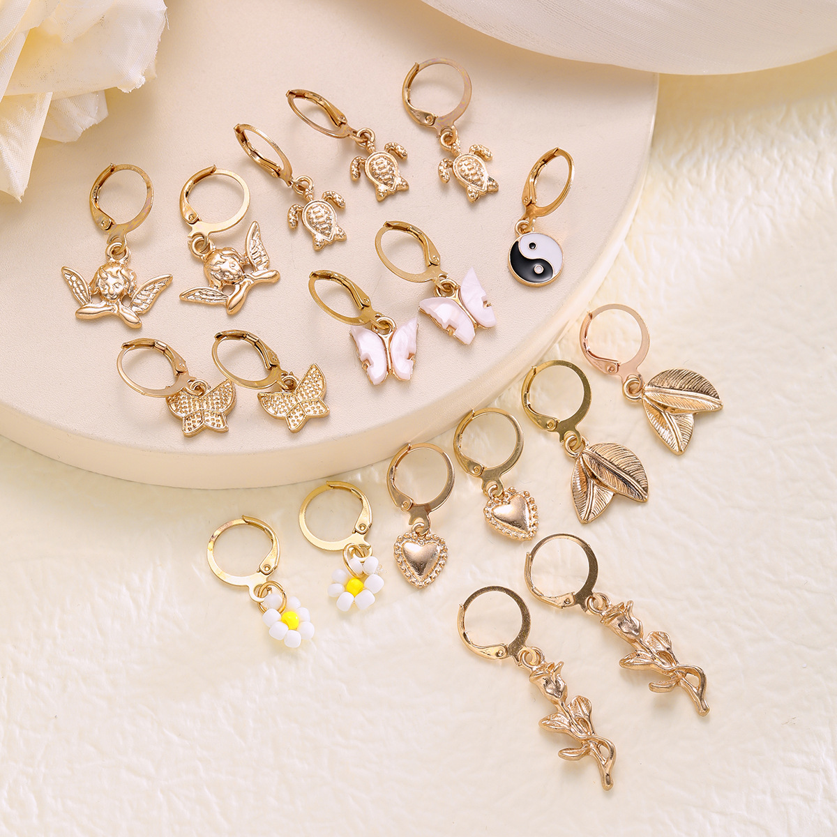 A new cross-border alloy-inlaid rhinestone earring set from Europe and America, featuring 9 pairs of creative butterfly, turtle, Tai Chi and flower earrings Specification drawing