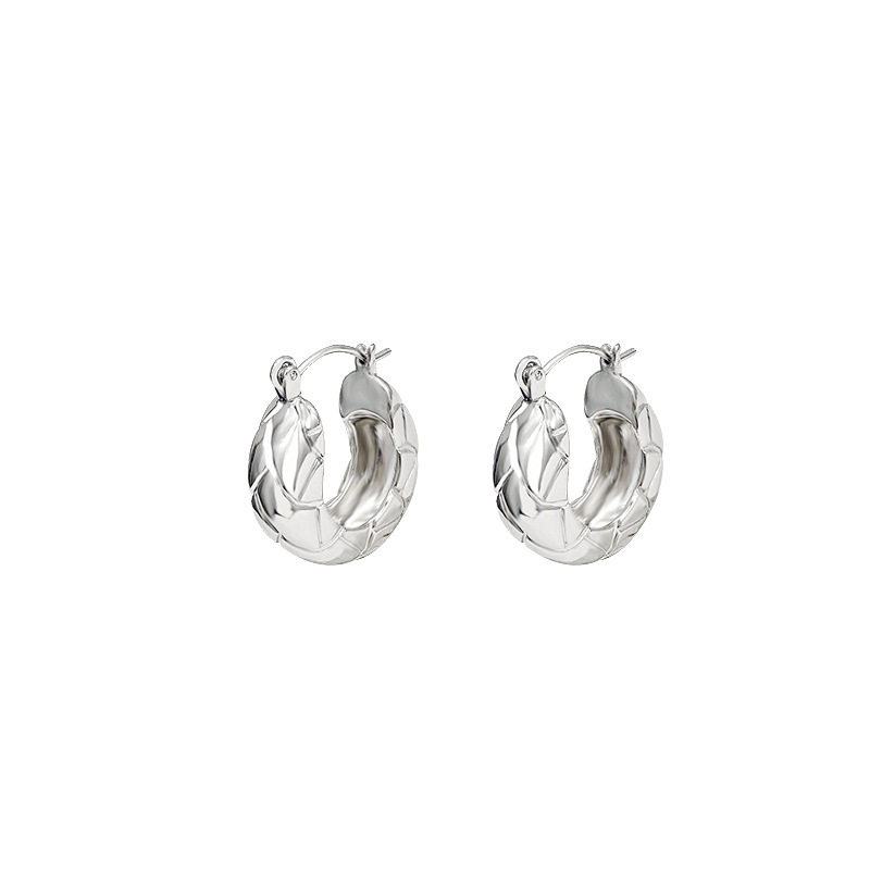 Wholesale of Dongdaemun design ear buckles in South Korea, featuring a cool and elegant retro checkered pattern Item Picture