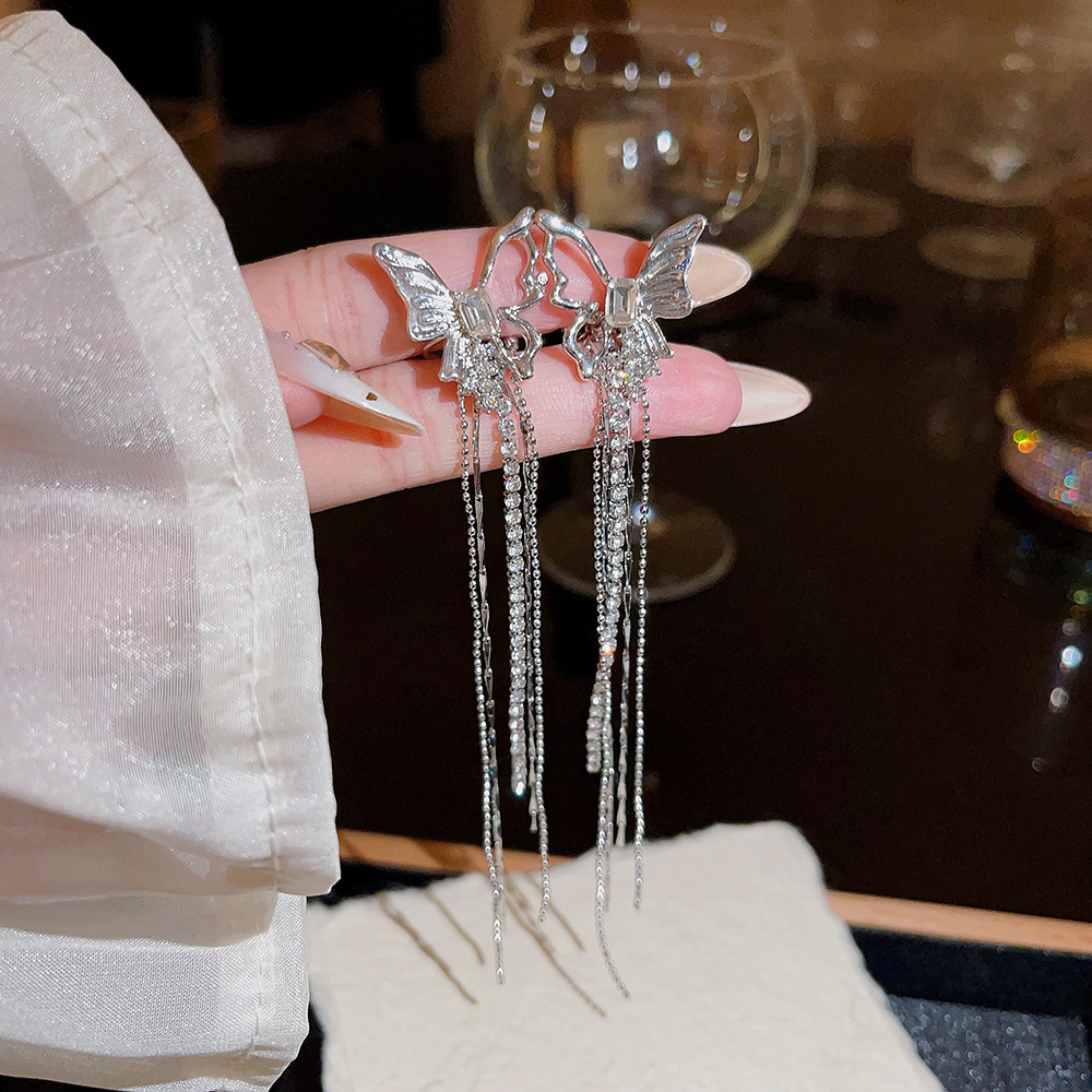 Fashionable and elegant long butterfly delicate ear clips, tassels, high-end feel, no ear piercings, sweet and cool style earrings for women wholesale full figure