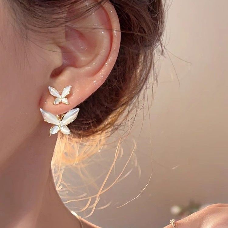 A pair of super fairy butterfly stud earrings for women, with a niche design, exudes a sense of high-end luxury and is small and elegant Specification drawing
