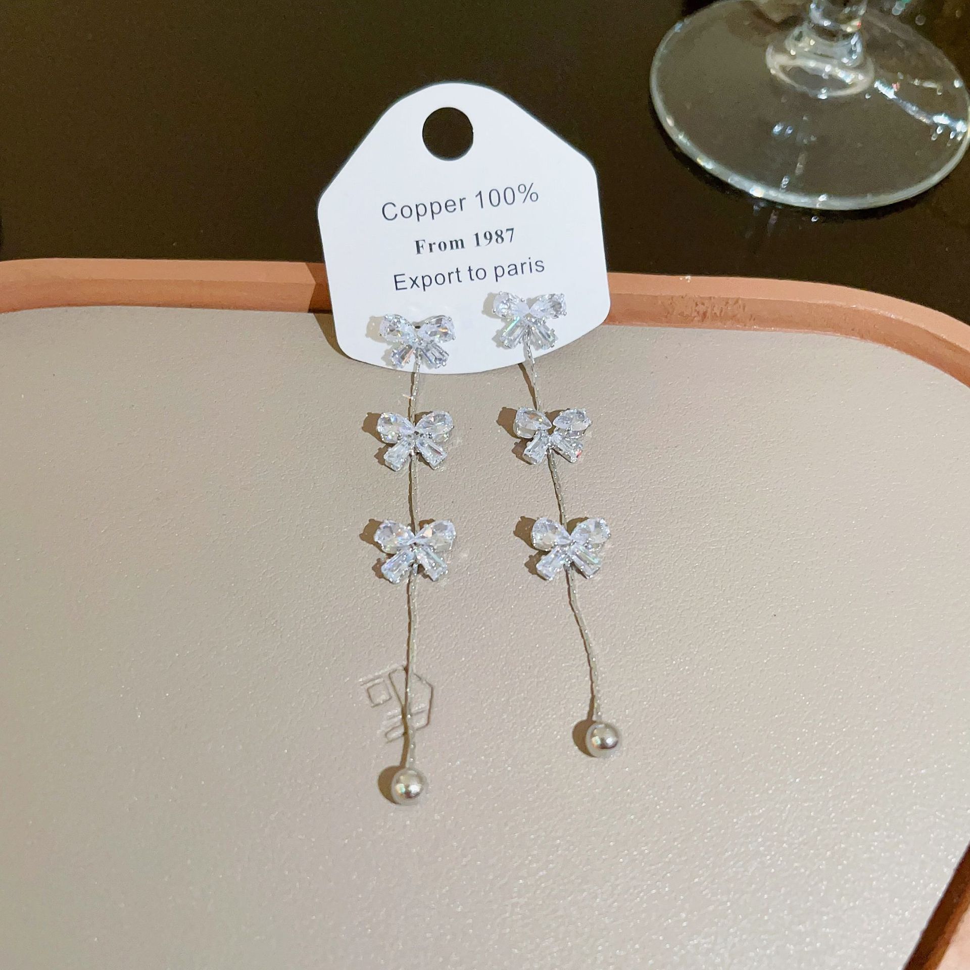 The new Korean version bow tassel earrings for autumn and winter exude a sense of high-end elegance and refinement. The earrings are in a cool and individualistic style Application Scenario