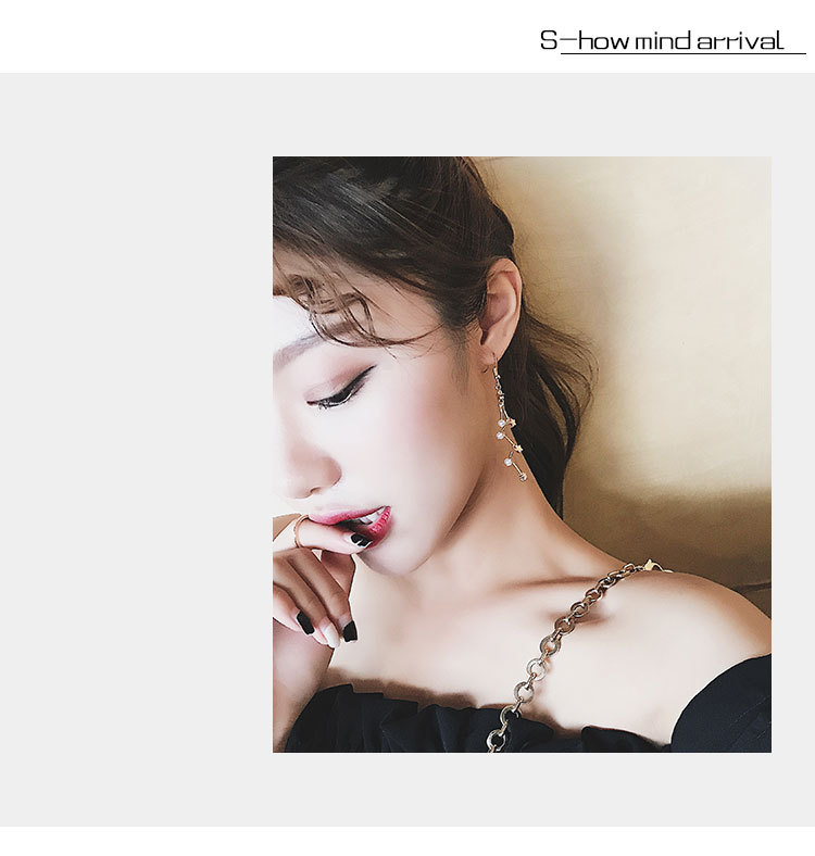 Original design for slimming the face, zigzag pearl star-shaped long stud earrings, elegant and personalized, versatile earrings and earrings Specification drawing