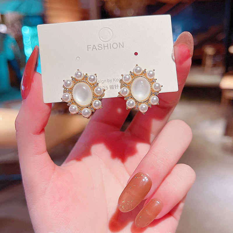 S925 Silver Needle New Round cat's eye pearl earrings for women, Korean style design, elegant and simple stud earrings Specification drawing