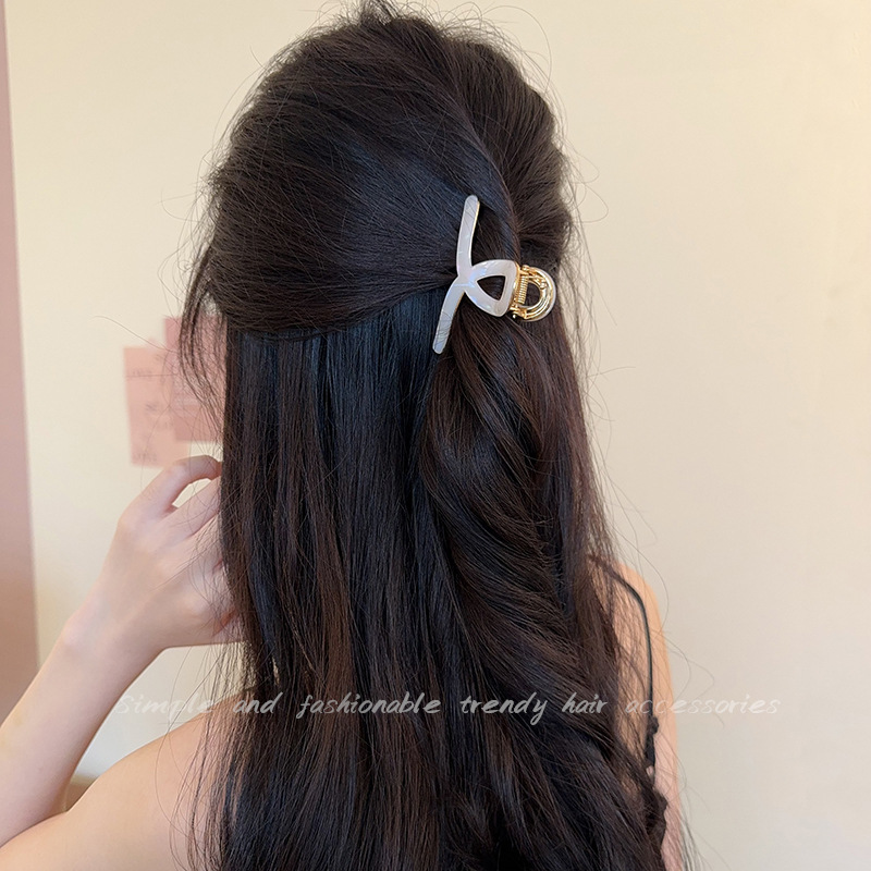 Acetic acid Cloud Claw Small 2024 New gentle and laid-back style, half hair tied at the back of the head shark claw hair accessory details Picture