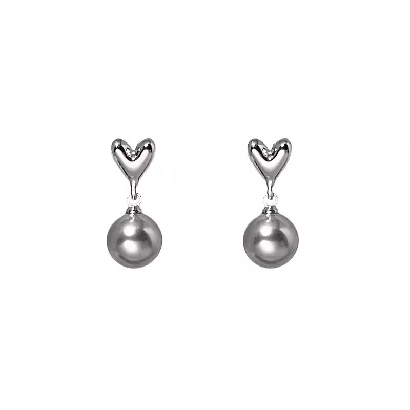 High-end grey pearl heart-shaped stud earrings, a light luxury and niche design for women, are a new bestseller in 2024 Item Picture