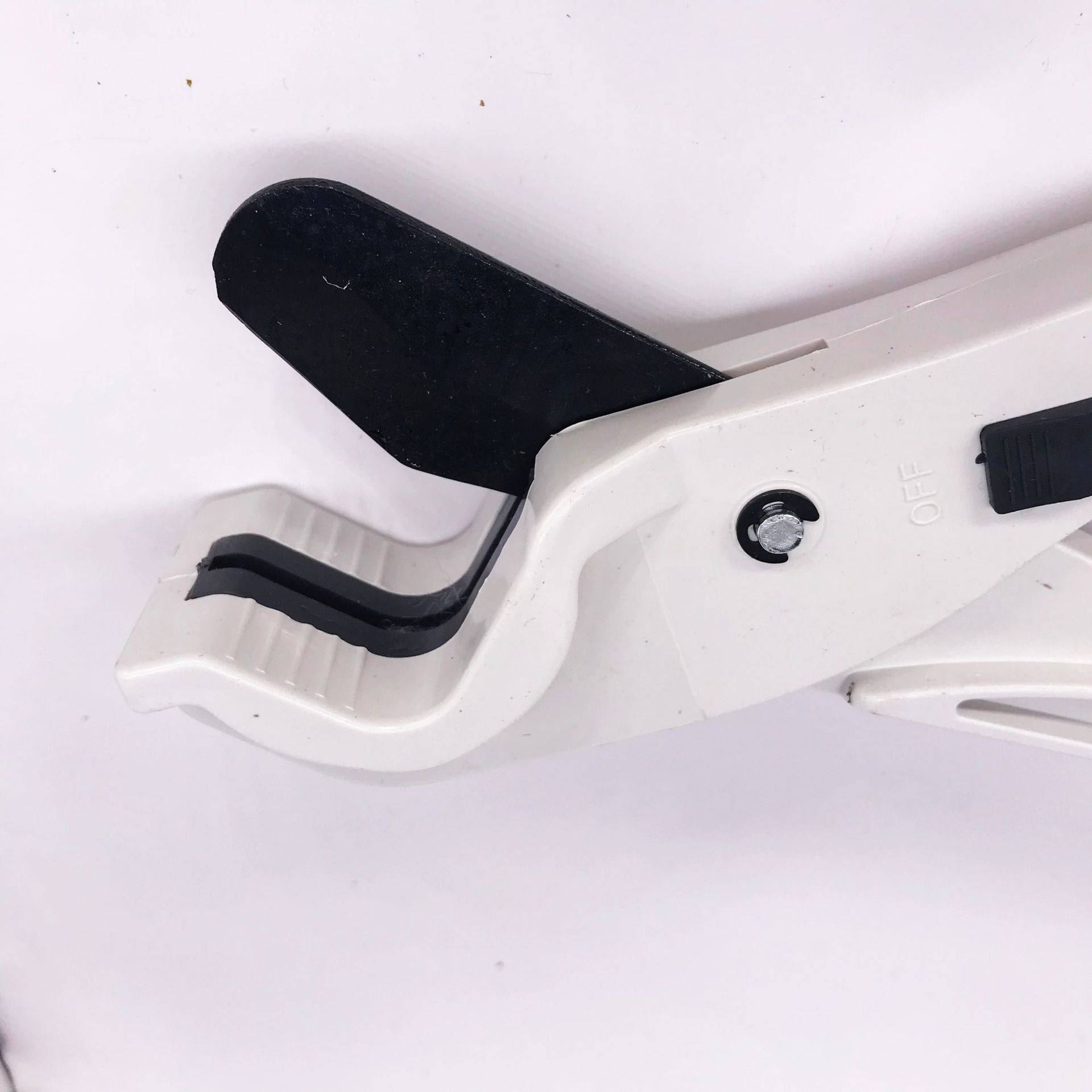 Manufacturer wholesale PPR quick scissors, ppr scissors, plumbing tools, ppr small scissors, pipe scissors, ppr pipe scissors Application Scenario