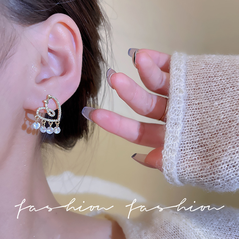 925 Silver Needle diamond-encrusted zircon tassel heart earrings, Korean fashionable and versatile stud earrings, simple and elegant earrings wholesale full figure