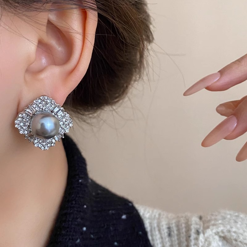 Super Flash Zircon grey pearl stud earrings, women's light luxury Chanel style fashionable earrings, elegant and high-end, versatile earrings Specification drawing