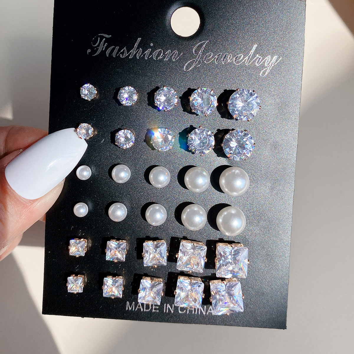 A set of 15 pairs of geometric six-pronged zircon stud earrings with a retro style and a pearl-like appearance, which are popular in European and American foreign trade full figure